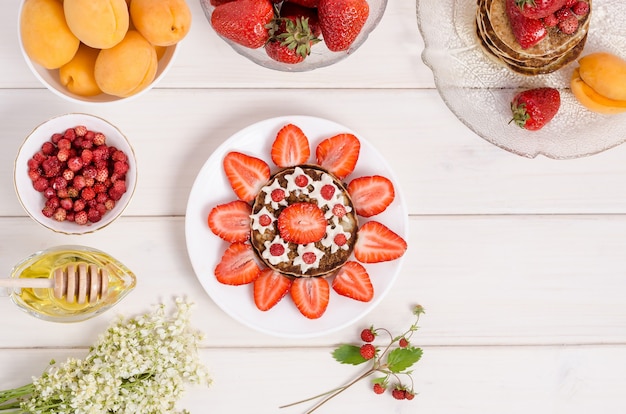 Ricetta passo passo per decorare i pancake dei bambini sotto forma di un sole alla fragola