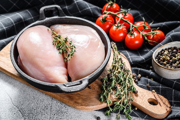 Ricetta per cucinare il filetto di petto di pollo in una padella antiaderente