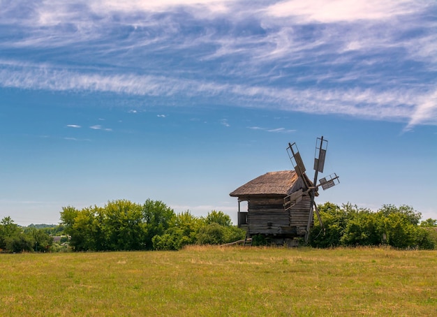 Ricostruzione di mulini a vento, costruiti sul territorio dell'Ucraina nel XVI-XIX secolo.