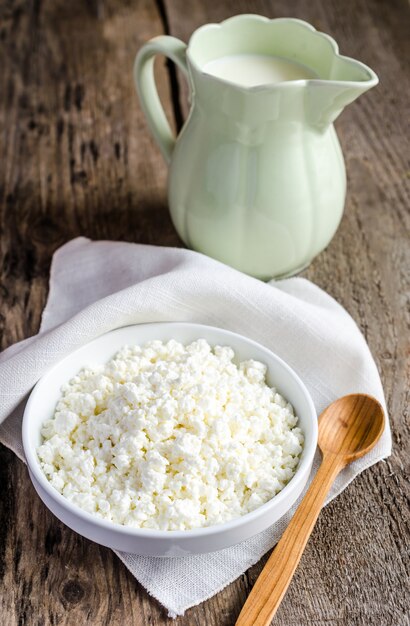 Ricotta con brocca di latte