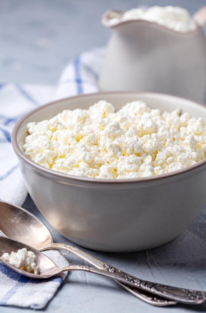 Ricotta fatta in casa e panna acida