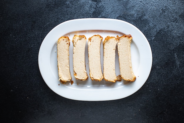 ricotta in casseruola latte di mucca o capra torta in tavola primo piatto cibo sano