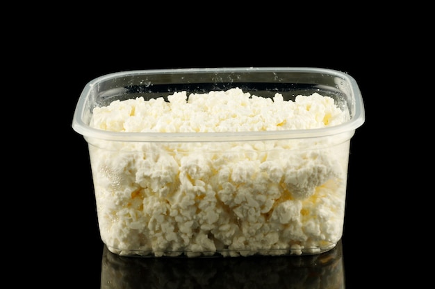 Ricotta in un contenitore di plastica