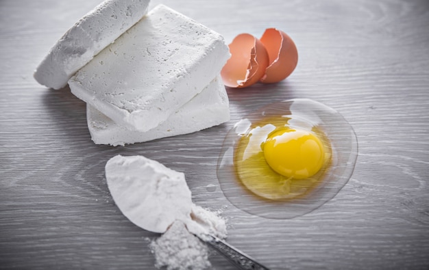 Ricotta, uovo e cucchiaio di farina