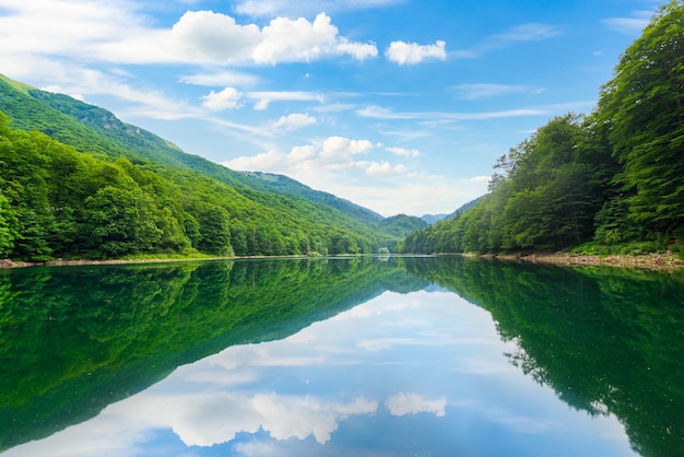 Riflessione nel lago Biogradskoe