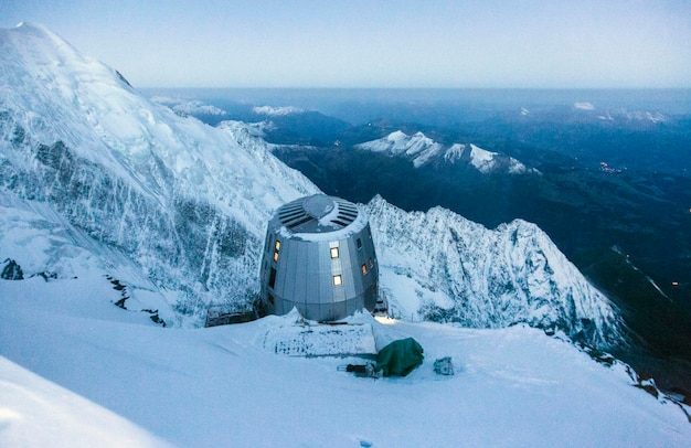 Rifugio moderno nelle Alpi francesi