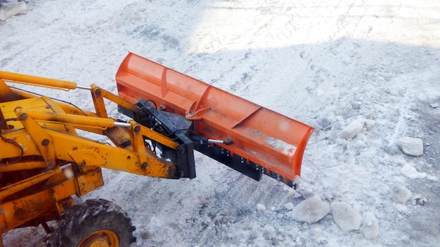 rimozione del ghiaccio o della neve dalla strada