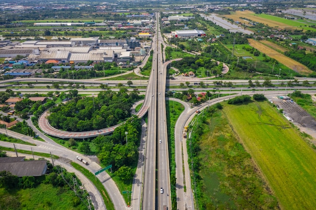 Ring bridge che collega la città e superstrada autostradale