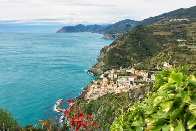 Riomaggiore Fishing Quarter il porto di un piccolo villaggio di pescatori italiano in serata