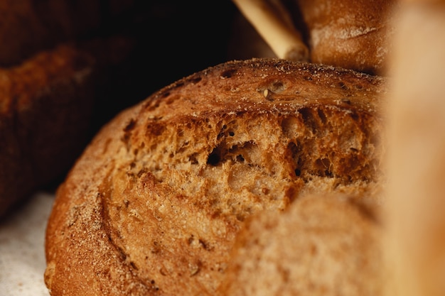 Ripresa macro di pagnotta di pane appena sfornata