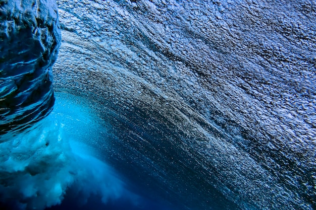 Ripresa subacquea dell'onda oceanica, Oceano Indiano