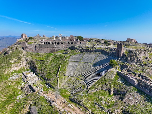Riprese aeree con droni dell'antica città dell'acropoli di Pergamo. Smirne - Turchia
