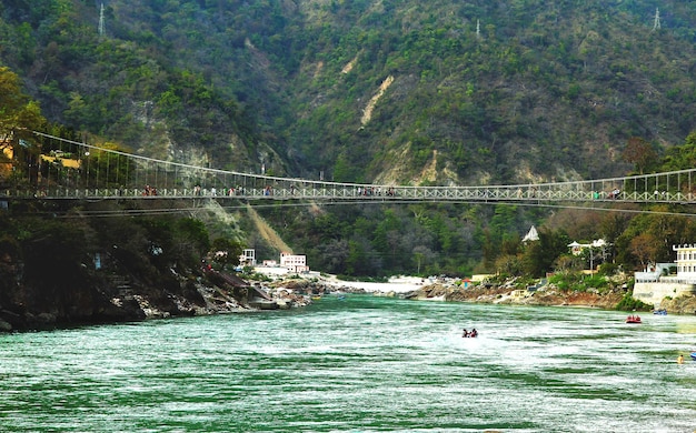 RISHIKESH INDIA vista sul fiume Ganga e sul ponte lakshman jhula