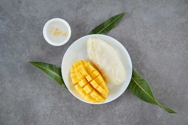 Riso appiccicoso dolce tailandese con mango