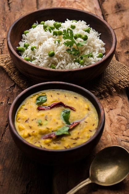 Riso basmati di piselli o matar pulav, servito con dal . semplice