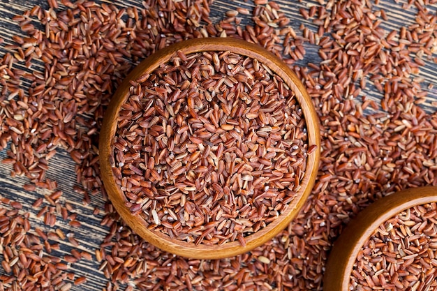 Riso rosso maturo, riso rosso crudo crudo, non pelato per preservare le proprietà benefiche dei cereali