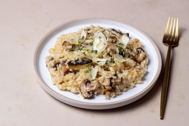 Risotto ai funghi, formaggio e timo Cucina vegetariana Cucina italiana