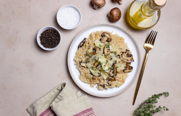 Risotto ai funghi, formaggio e timo Cucina vegetariana Cucina italiana
