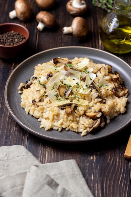 Risotto ai funghi, formaggio e timo Cucina vegetariana Cucina italiana