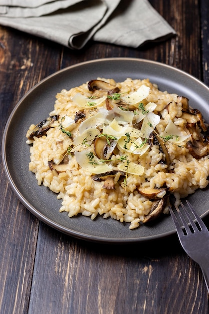 Risotto ai funghi, formaggio e timo Cucina vegetariana Cucina italiana