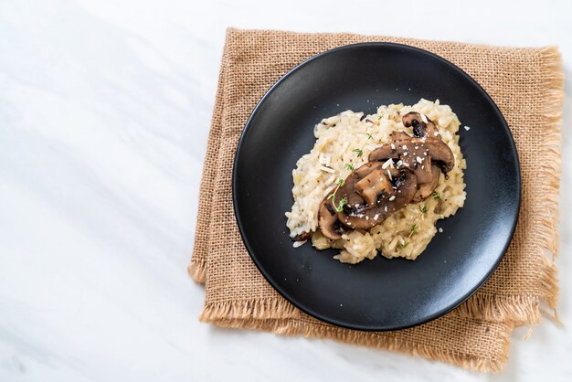 Risotto con funghi e formaggio