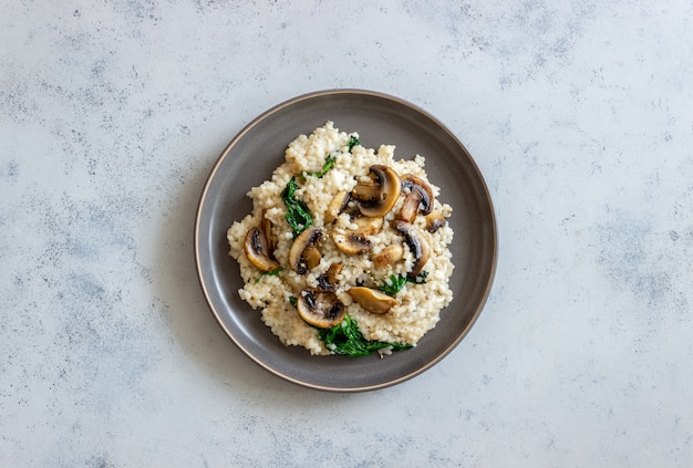 Risotto con funghi e spinaci