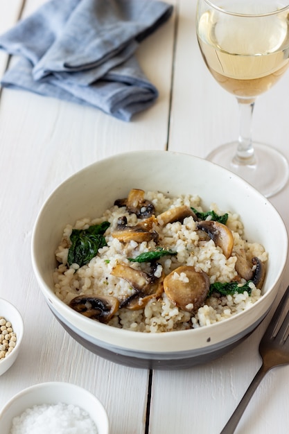 Risotto con funghi e spinaci