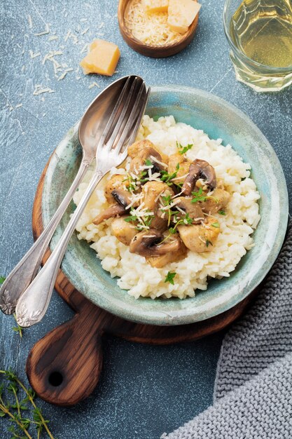 Risotto con pollo e funghi