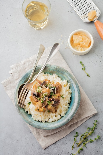 Risotto con pollo e funghi