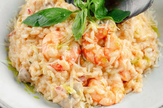 Risotto di frutti di mare con conchiglie di cozze