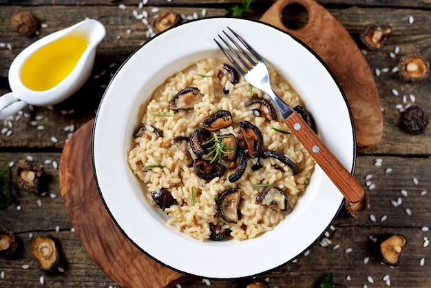 Risotto tradizionale con funghi, parmigiano e verdure