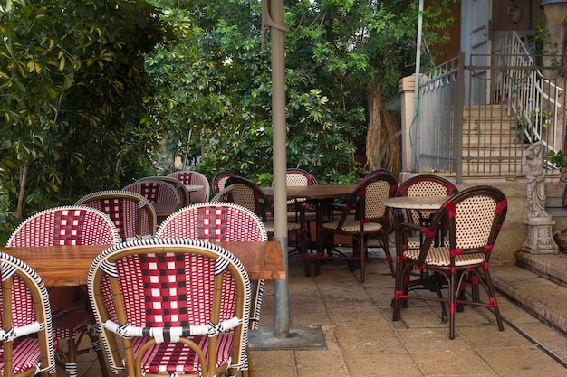 Ristorante all'aperto sul viale di Haifa