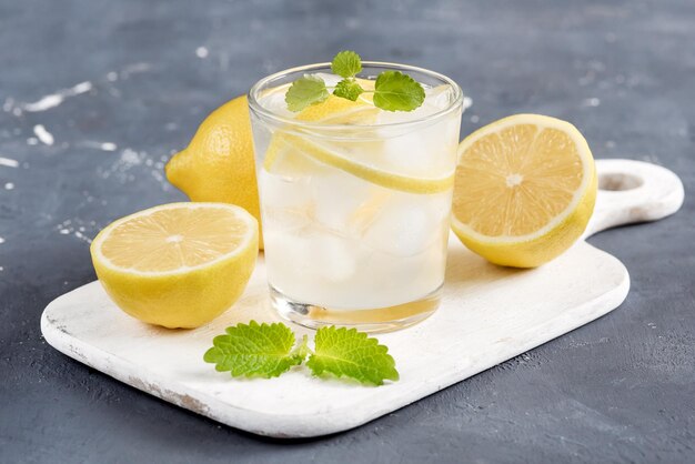 Ristoro Bevanda estiva Limonata tradizionale con menta limone e ghiaccio