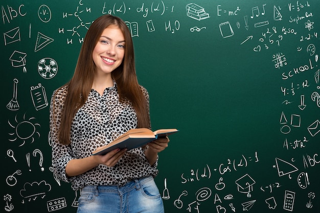 Ritorno a scuola Happy teen student smiling