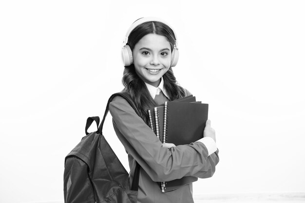 Ritorno a scuola Studente studentessa cuffie con borsa da scuola zaino tenere libro su studio isolato