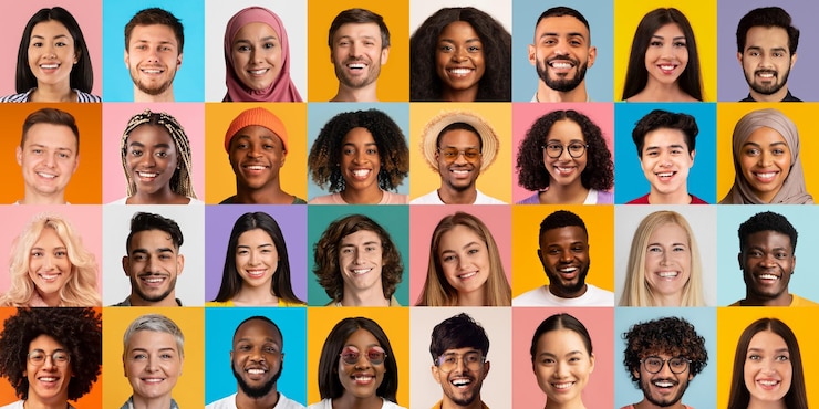 Foto ritratti di persone di età diverse su sfondi in studio collage