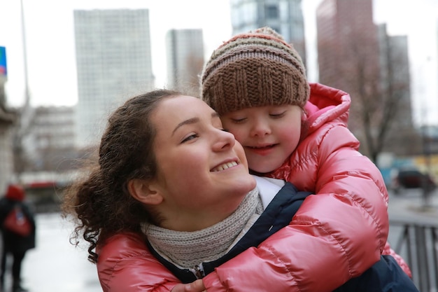 Ritratto della bambina con il genitore