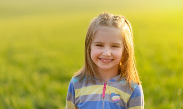 Ritratto di bambina sorridente