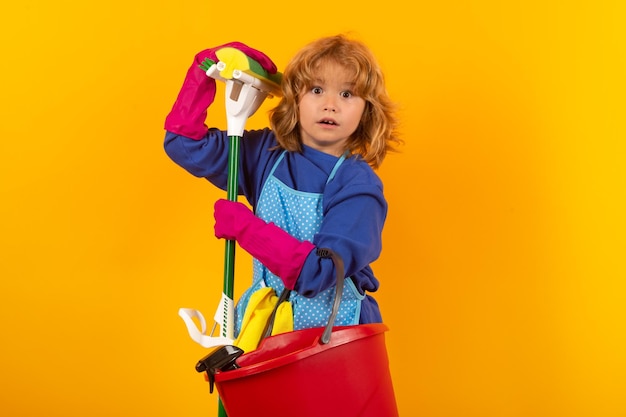 Ritratto di bambino concetto di pulizia crescita sviluppo relazioni familiari Pulizie