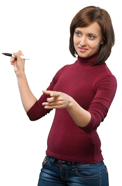Ritratto di bella ragazza con pennarello puntato con il dito su uno sfondo bianco