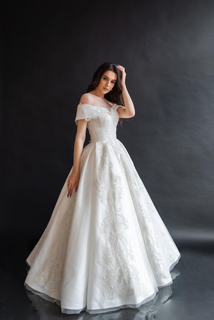 Ritratto di bella sposa Abito da sposa Decorazione di nozze