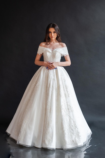 Ritratto di bella sposa Abito da sposa Decorazione di nozze