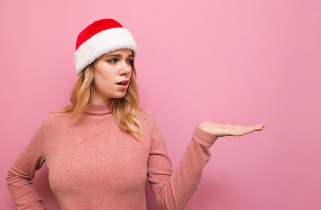 ritratto di donna che indossa il cappello della Santa