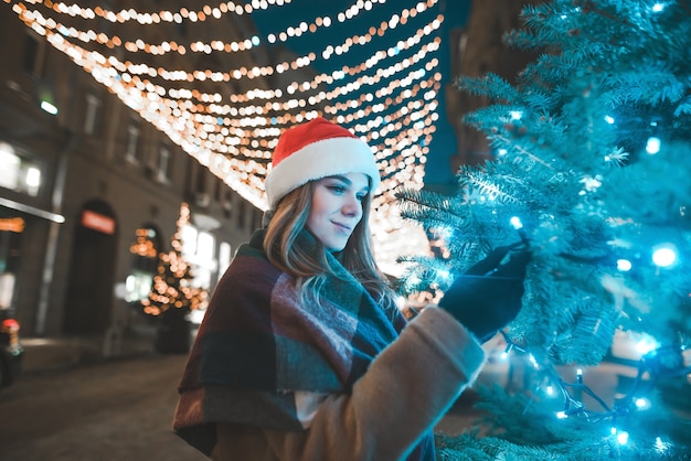 ritratto di donna che indossa il cappello della Santa