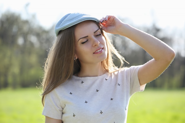 Ritratto di donna in un cappello