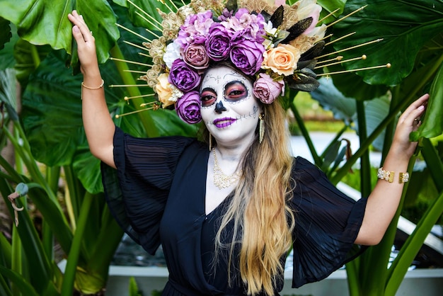 Ritratto di donna messicana truccata come una catrina