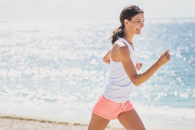 Ritratto di donna sportiva jogging