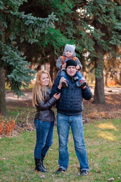 Ritratto di famiglia nel parco