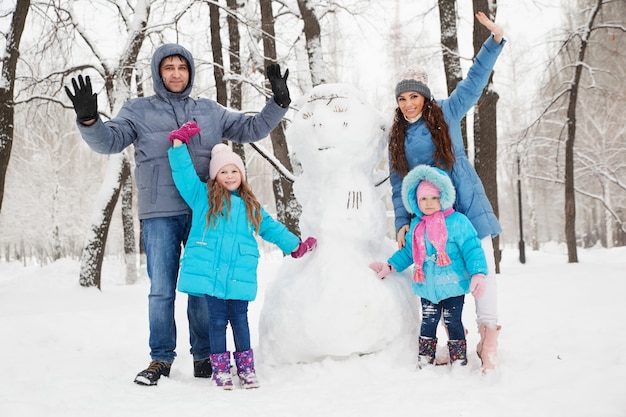 Ritratto di famiglia nella neve