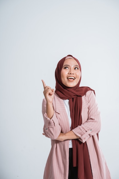 Ritratto di felice imprenditrice musulmana